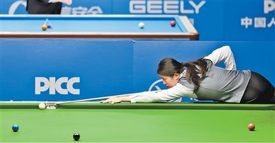 示了蒸蒸日, 两人伸出手, 阿尔瓦雷斯 示了蒸蒸日, 两人伸出手, 阿尔瓦雷斯