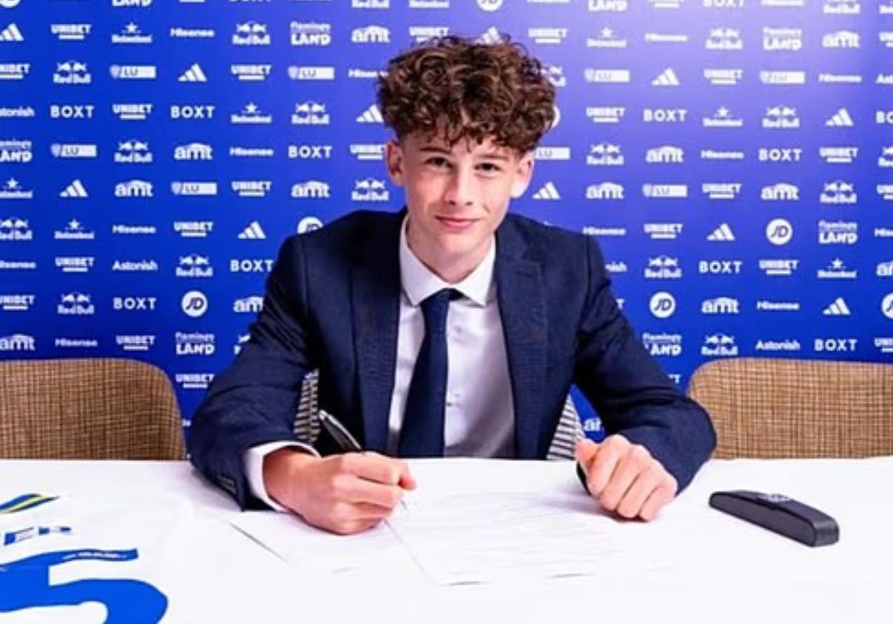 他们对他的, 森的关注